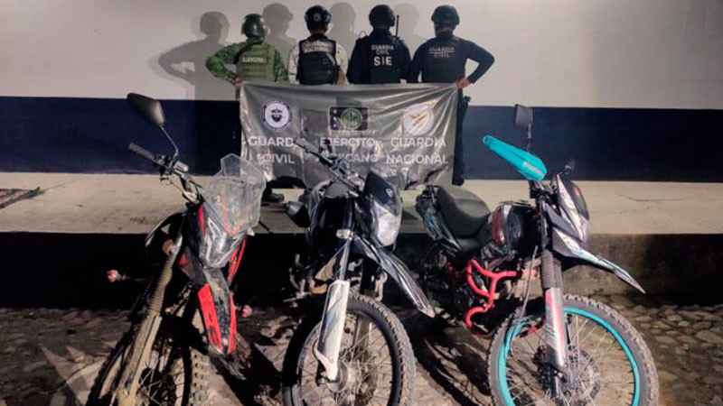 Tras emboscada, policías y militares aseguran armas y 800 cartuchos en Buenavista, Michoacán 