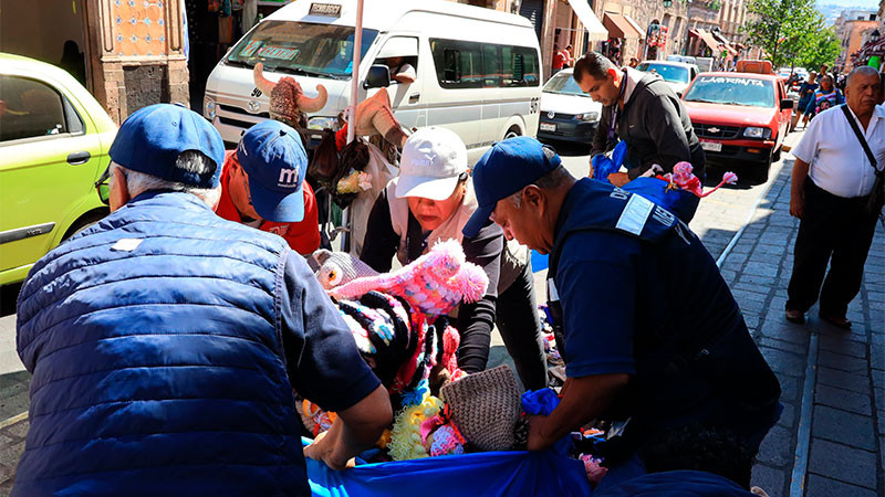 En operativo coordinado, Gobierno Municipal retira comercio irregular en Centro Histórico 