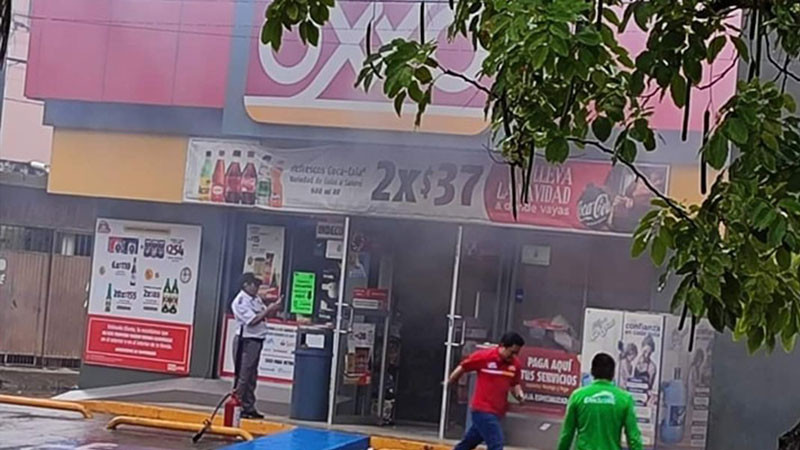 Queman una tienda de conveniencia y atacan a agentes de la FGE en Tabasco 