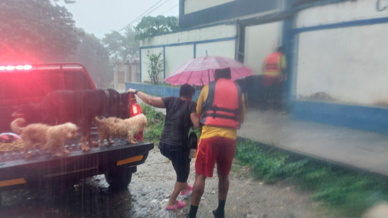 Más de 20 mil afectados y 3 desaparecidos por la tormenta tropical 'Sara' en Honduras 