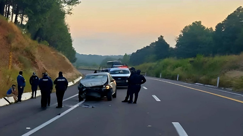 Choque en la Autopista Siglo XXI deja daños materiales 