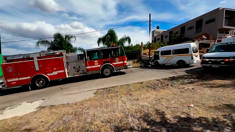 Resulta lesionado chófer del transporte público al chocar con un poste en Jiquilpan, Michoacán 