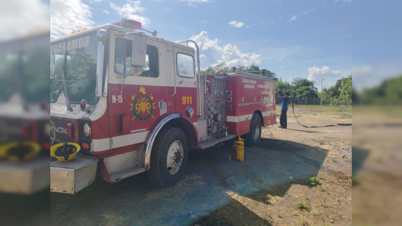 Sin pérdidas humanas tras incendio en empaque limonero, en Apatzingán