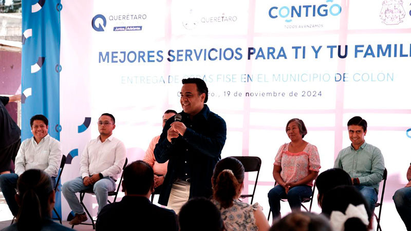 Entrega SEDESOQ modernización de drenaje pluvial y sanitario en calles de Colón, Querétaro  