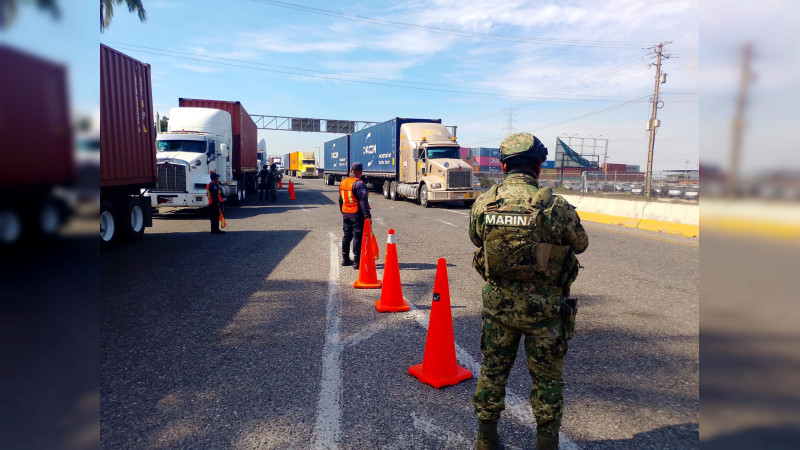 Personal naval y autoridades inician operativo "Desbloqueo Carretero" en Michoacán y Guerrero 