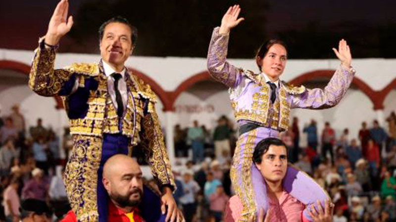 Rejoneadores celebraron corrida en Jiquilpan, Michoacán   