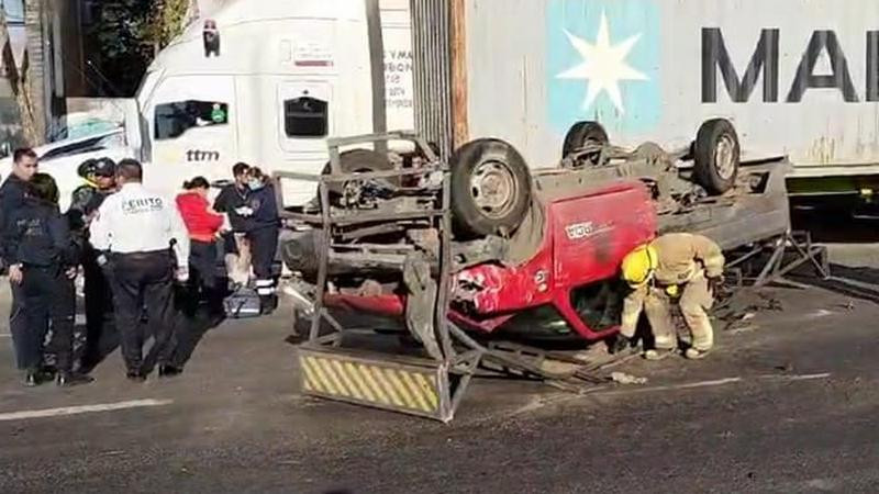 Vuelca camioneta en la Morelia-Salamanca; no hay heridos 