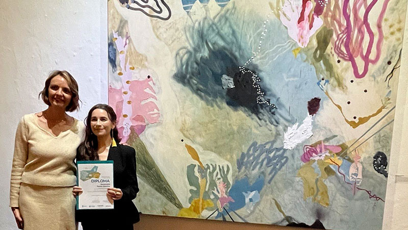 Gana Esmeralda Torres la novena edición de la Bienal Nacional de Pintura Julio Castillo 