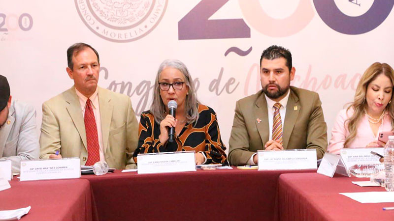 Emma Rivera, al dialogar con la comunidad universitaria, asevera que hay “compromiso con todas las voces” 