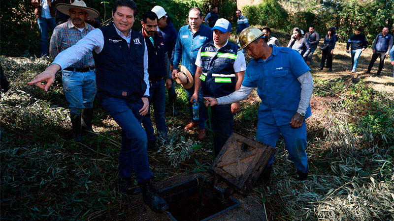 Supervisa Alfonso Martínez limpieza preventiva en canal de la presa Cointzio 