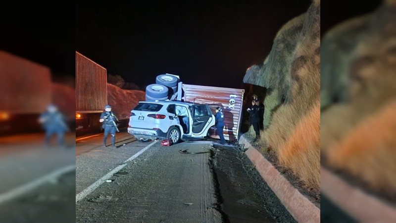 Accidente en la autopista Siglo XXI deja cuatro muertos tras volcadura de tráiler 