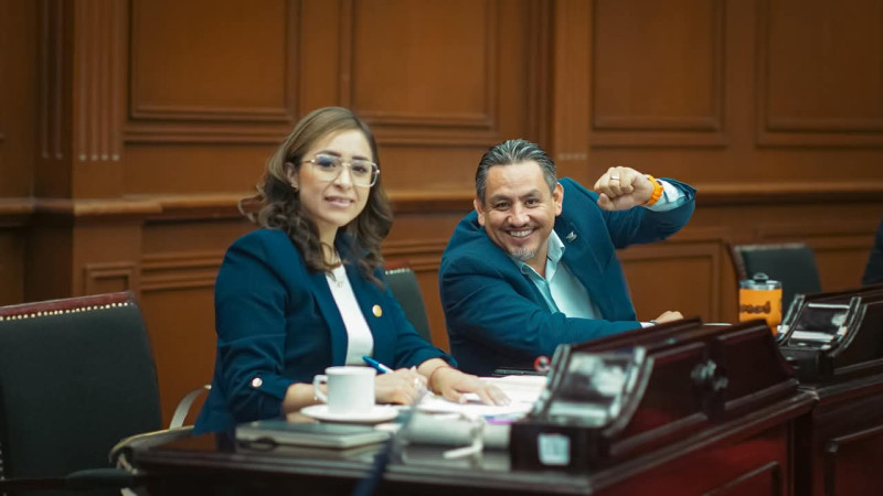 Desde la bancada naranja se seguirá defendiendo los derechos de las mujeres: Víctor Manríquez 