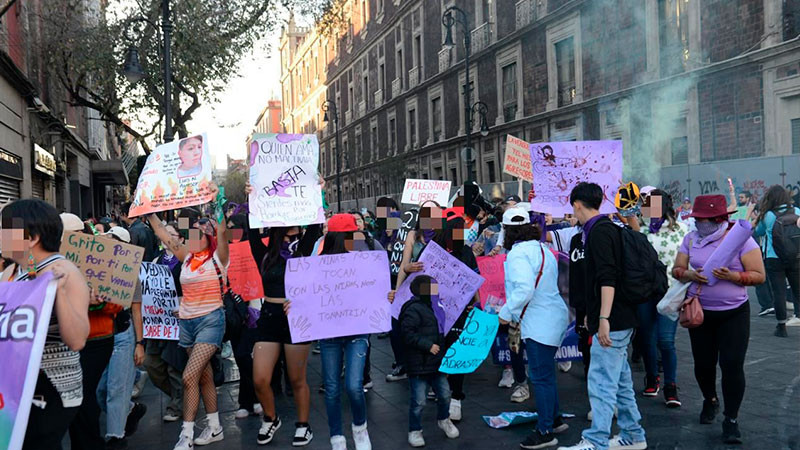 Colectivas mandan mensaje a Claudia Sheinbaum durante marcha del 25N 