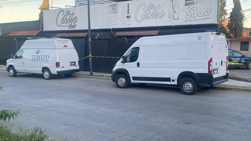 Ultiman a cadenero de bar en Puebla por supuestamente negar acceso a 2 personas 