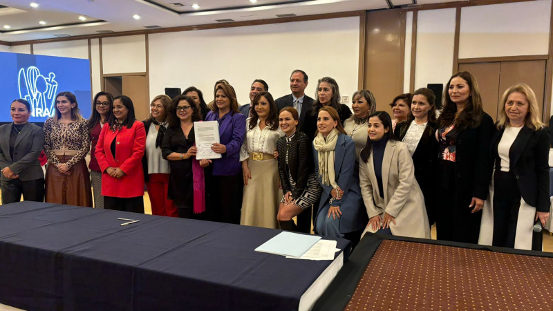 Mujeres empresarias entregan iniciativa a legisladores; piden participación igualitaria en adquisiciones 