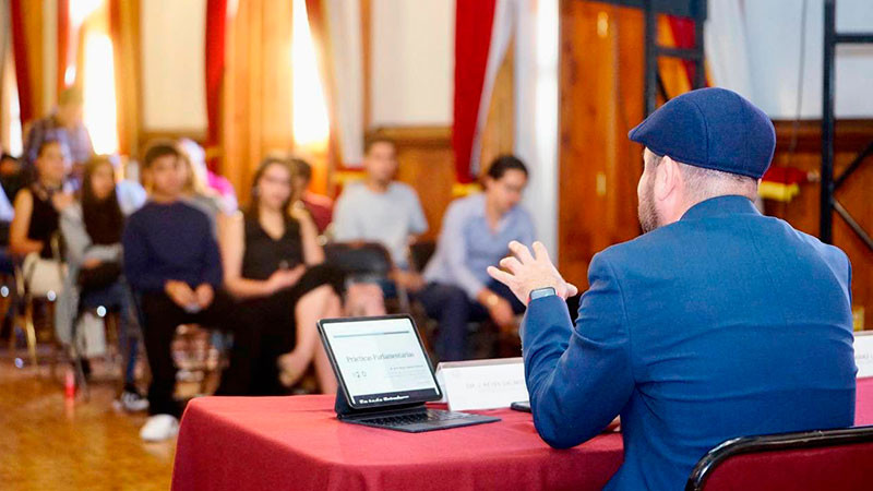 Reyes Galindo impulsa la formación legislativa de jóvenes en el "Taller Nicolaita Legislativo" 