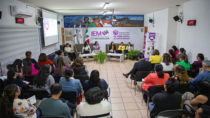 Conversatorio 'Mujeres en el Poder: ¿Premio o Castigo?' analiza desafíos y logros en la participación política femenina 