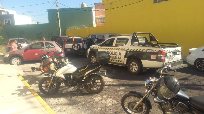 Ladrones se roban camioneta en Morelia, Michoacán, en su huida chocan contra dos autos