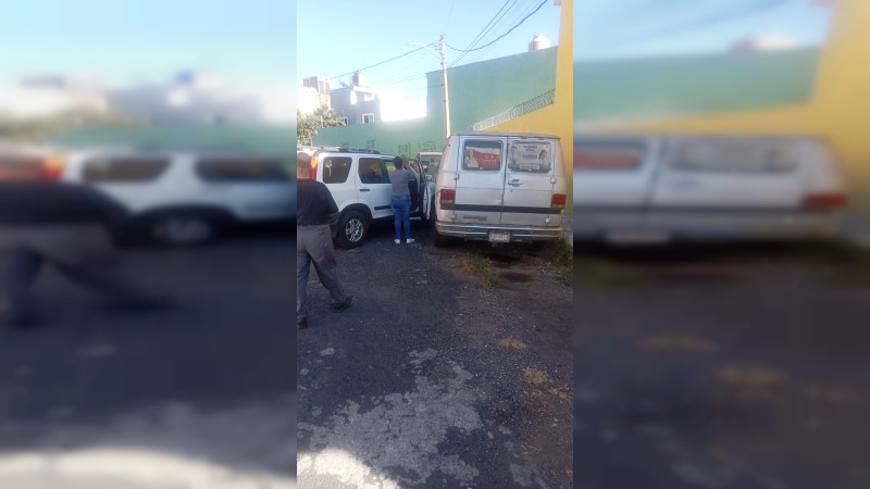 Ladrones se roban camioneta en Morelia, Michoacán, en su huida chocan contra dos autos