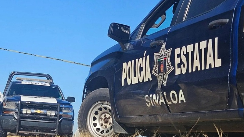 Localizan 6 cuerpos abandonados al interior de camioneta en carretera de Sinaloa 