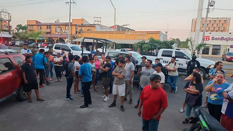 Comerciantes entran en conflicto por obtener lugares para la venta en Lázaro Cárdenas, Michoacán  