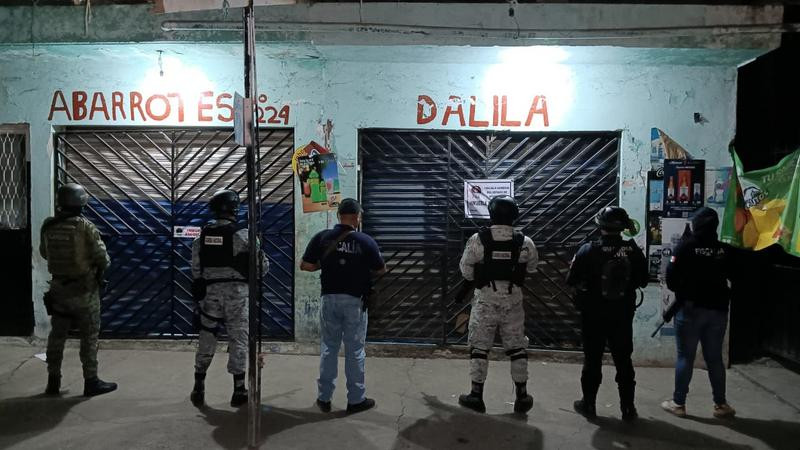 En Apatzingán, Michoacán, “revientan” tienda de abarrotes; vendían sustancias ilegales 