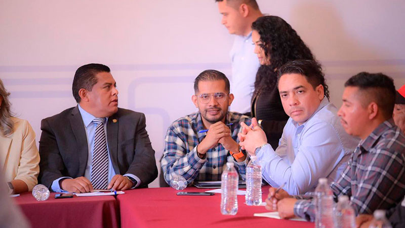 Busca Conrado Paz reivindicar derechos de los pueblos originarios de Michoacán  