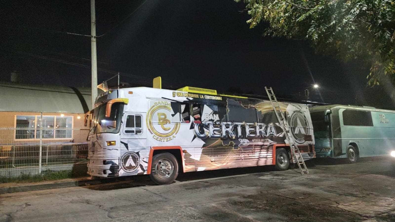 Se incendia autobús de la “Banda Certera” en Morelia, Michoacán 