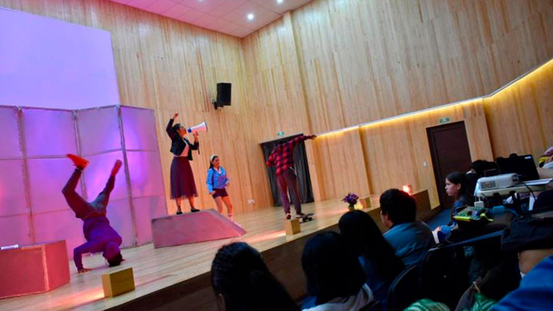 Presentan Secum y SEE teatro contra la violencia de género en Ario de Rosales y Pátzcuaro, Michoacán  