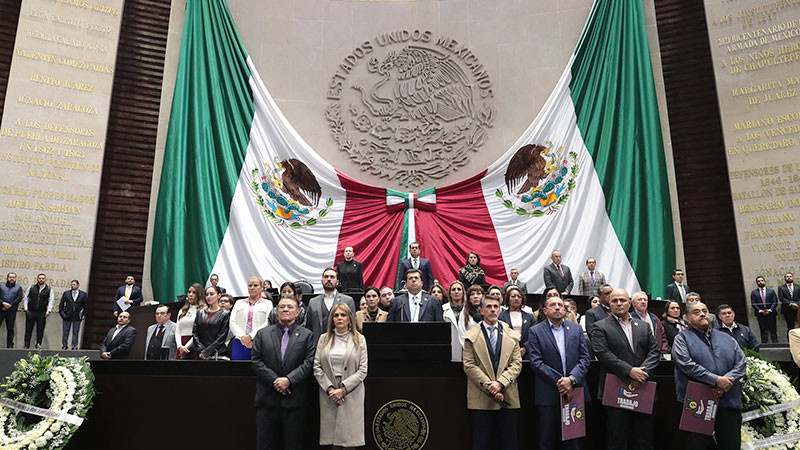 Diputados guardan minuto de silencio por la muerte de menores debido a brote de bacteria 