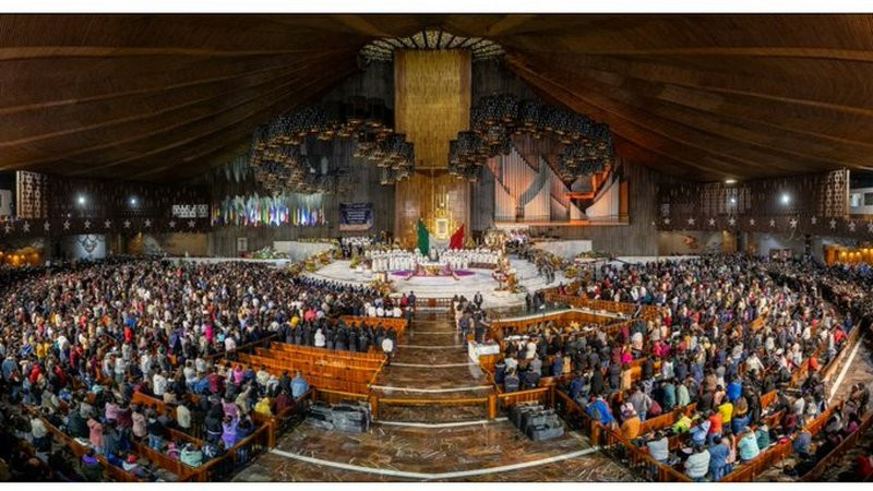 Artistas le cantan sus mañanitas a la Virgen de Guadalupe 