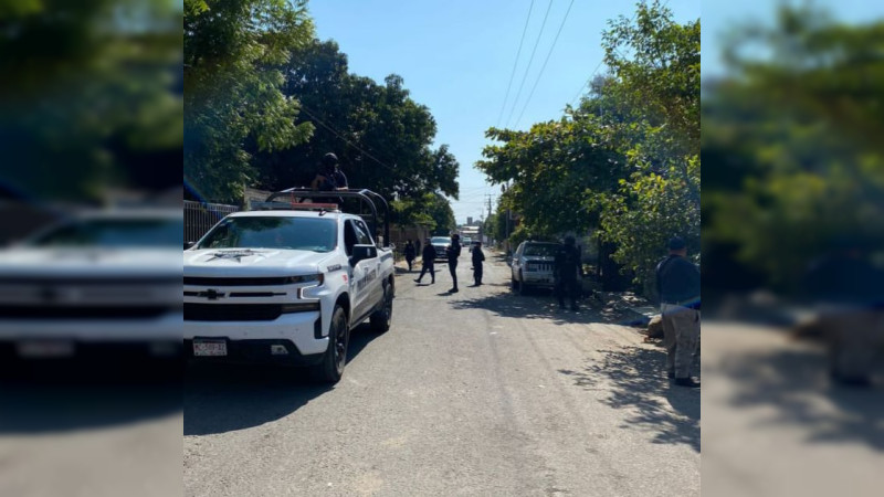 Policías y militares buscan a autores de balaceras en Parácuaro, Michoacán 