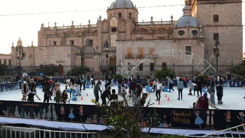 Gobierno de Morelia invita a disfrutar de la Pista de Hielo del Centro; ¡una experiencia navideña única! 