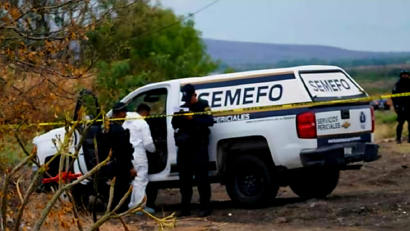 Hallan cuerpo baleado en carretera de Apatzingán, Michoacán 