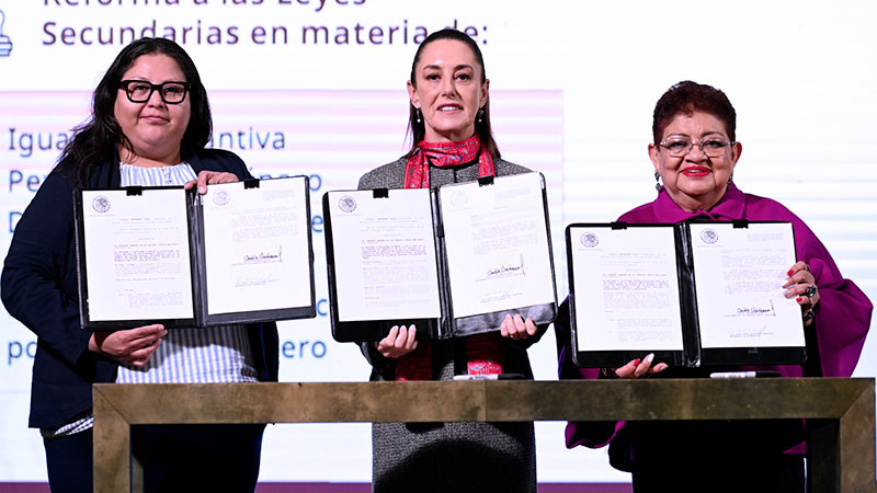 Firma Claudia Sheinbaum decreto por el que se reforman leyes secundarias para proteger a las mujeres en México 