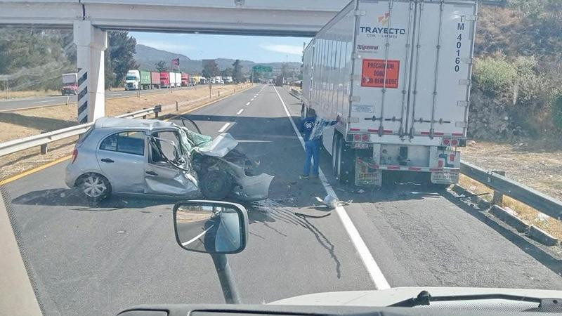 Choque en la autopista de Occidente deja una persona sin vida 