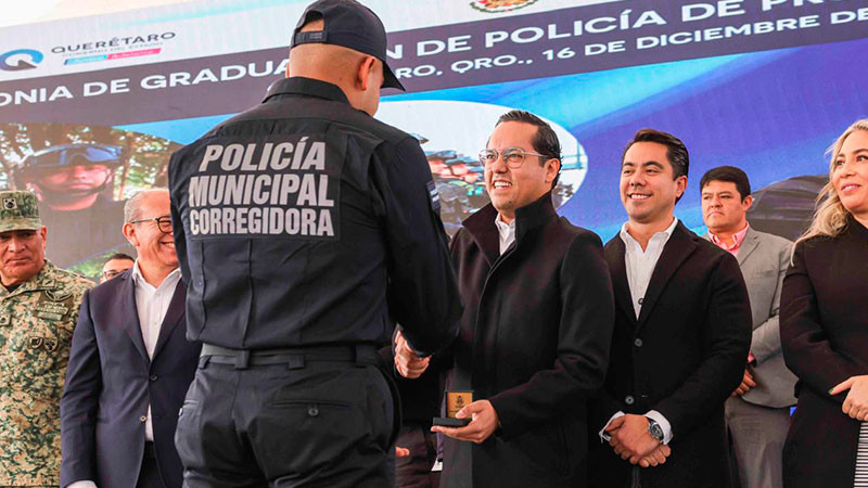 Chepe Guerrero reconoce la valentía y convicción de 123 nuevos policías queretanos  