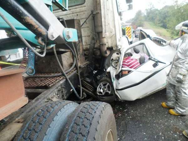 Camioneta Choca Contra Camión En La Siglo Xxi Hay Un Muerto 5697