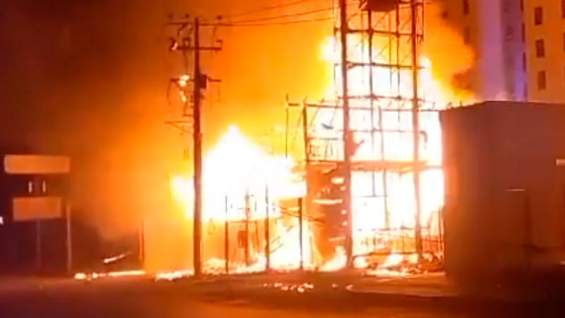 Incendio consume restaurante de mariscos en Culiacán 