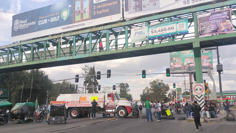 Trabajadores del SUTEYM mantienen bloqueo en Ecatepec, EdoMex 