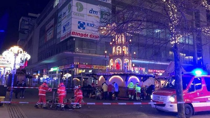 Tragedia en Alemania: conductor arrolla a varias personas en mercado navideño y mata al menos a 11 