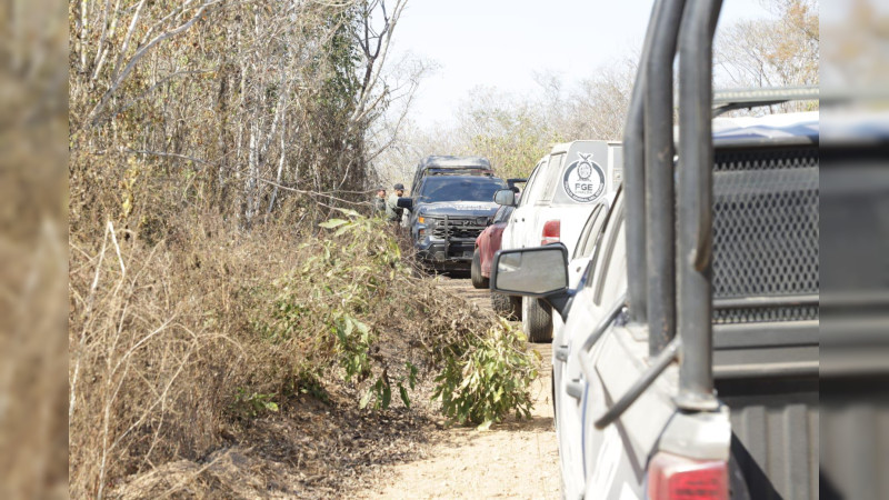 Hallan cuerpo encadenado y con una cartulina amenazante, en La Ruana, Michoacán 