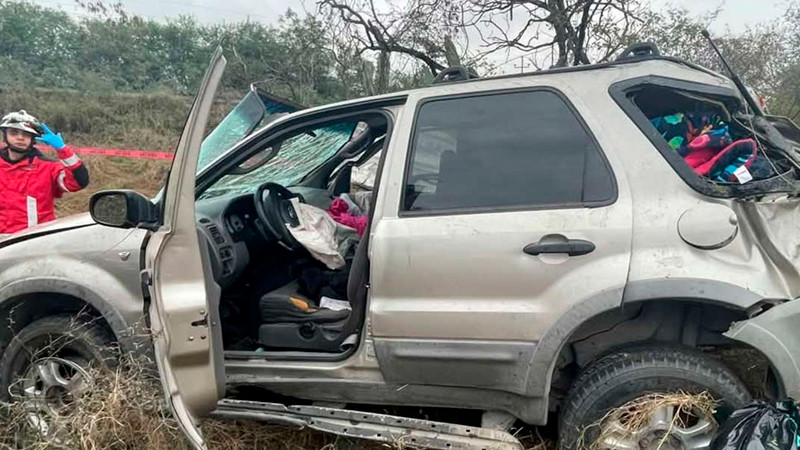 Familia sufre accidente vehicular en Nuevo León; hay una menor muerta 