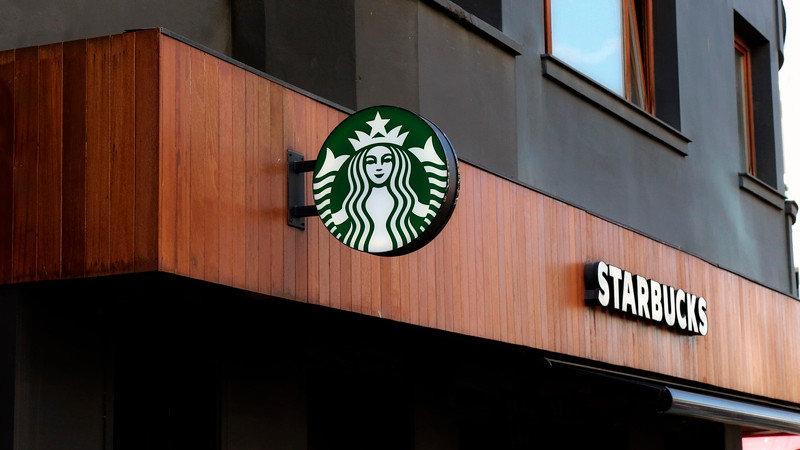 Huelga de trabajadores de Starbucks en EEUU se extiende a 300 sucursales  