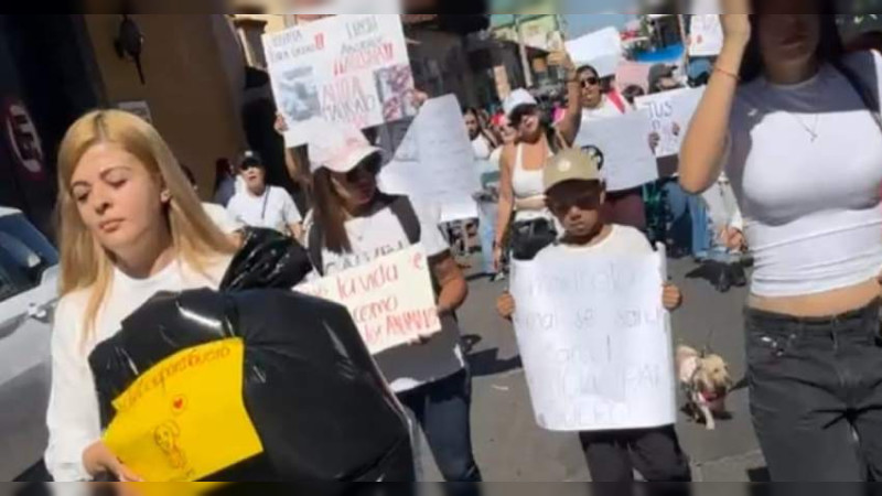 Con marcha, animalistas piden justicia para "Güero", lomito asesinado con un petardo en Jacona, Michoacán 