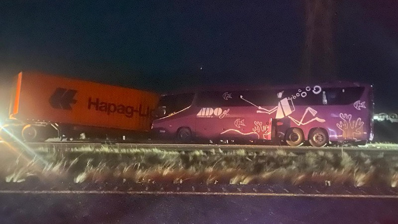 Choque entre autobús y tráiler culmina en tragedia en Veracruz; hay 6 muertos y 17 heridos 