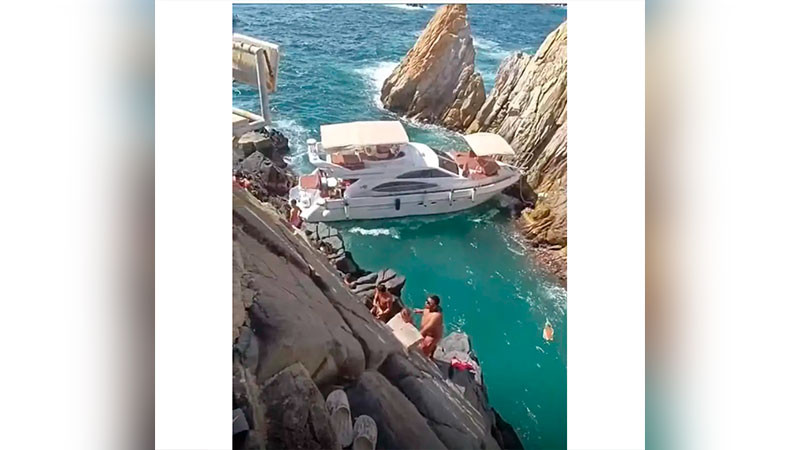 Rescatan a grupo de turistas en la Quebrada, tras hundirse el yate en el que paseaban 