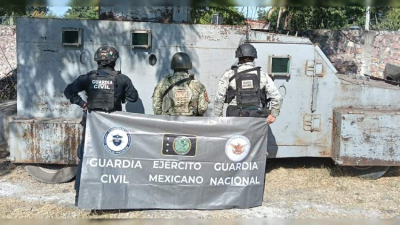 Fuerzas estatales y federales aseguran un vehículo con blindaje artesanal en Apatzingán, Michoacán 