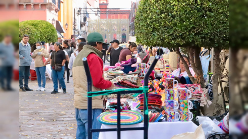 Comerciantes estarán en las calles de Querétaro hasta el 6 de enero: Felifer Macías  