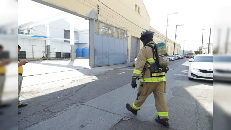 Diez trabajadoras de una pastelería se intoxicaron por fuga de amoníaco en fábrica en Mazatlán, Sinaloa 